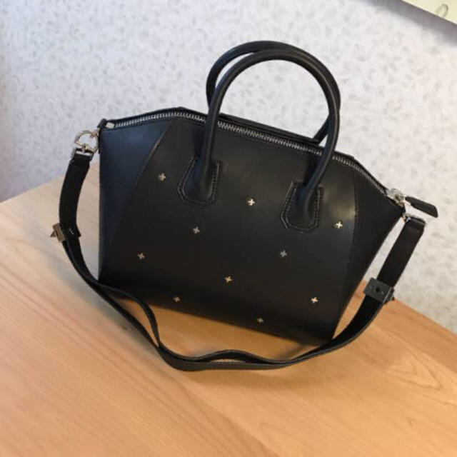 GIVENCHY(ジバンシィ)の【高級】美品 新作 ジバンシィ GIVENCHY Antigona 未使用  レディースのバッグ(ハンドバッグ)の商品写真