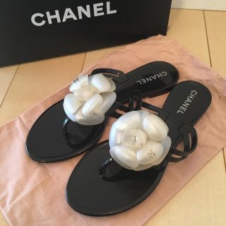 シャネル(CHANEL)の美品♥️ CHANEL カメリアサンダル 37(サンダル)