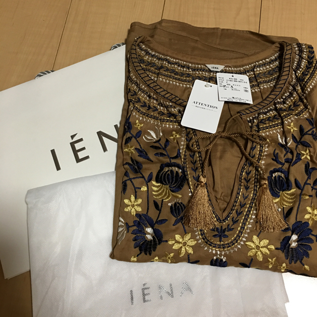 IENA(イエナ)の値下げ♪☆新品未使用☆IENAエンブロイダリー刺繍ブラウス イエナ レディースのトップス(シャツ/ブラウス(半袖/袖なし))の商品写真