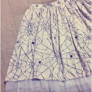 ウィゴー(WEGO)のAMOちゃんコラボ 蜘蛛の巣スカート(ひざ丈スカート)
