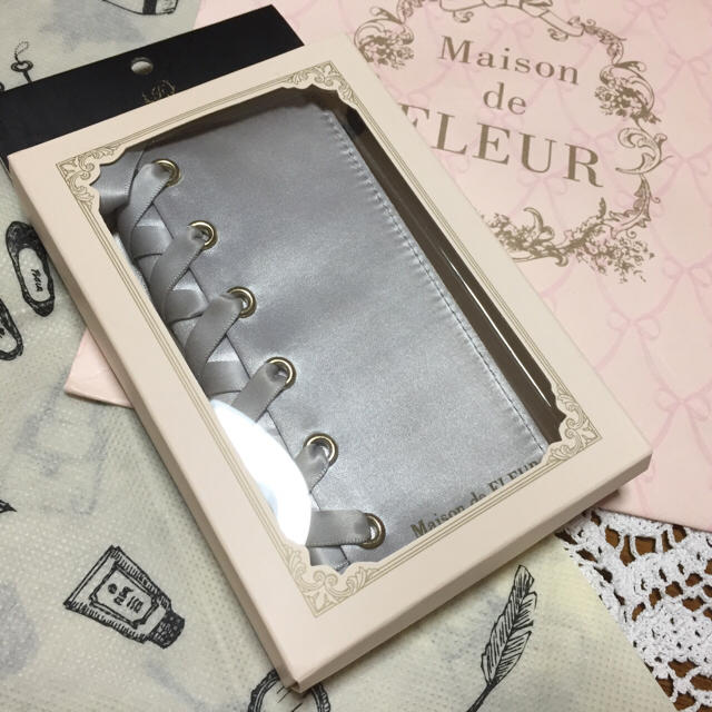 Maison de FLEUR(メゾンドフルール)の本日限定価格♡メゾンドフルールiPhoneケース♡人気色グレー スマホ/家電/カメラのスマホアクセサリー(モバイルケース/カバー)の商品写真