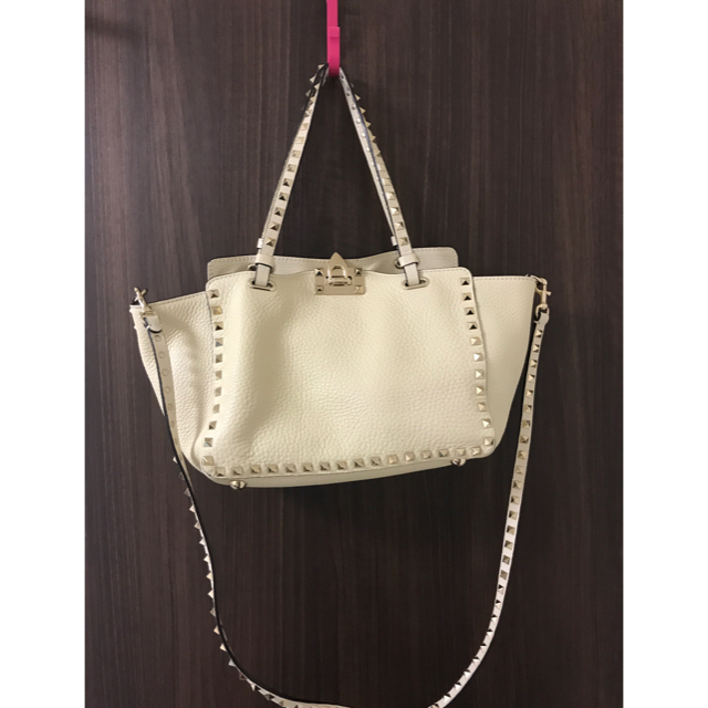 送料無料/新品】 VALENTINO - ヴァレンティノ スタッズ バック 送料無料/新品】 VALENTINO - ヴァレンティノ スタッズ バック
