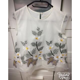 チェスティ(Chesty)のChesty刺繍トップス(カットソー(半袖/袖なし))