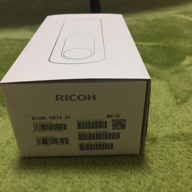 RICOH(リコー)の新品未使用/保証書付きRICOH THETA SC ホワイト デジタルカメラ  スマホ/家電/カメラのカメラ(コンパクトデジタルカメラ)の商品写真