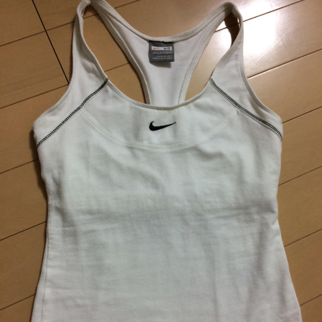 NIKE(ナイキ)のNIKE タンクトップ ホワイトXS レディースのトップス(タンクトップ)の商品写真