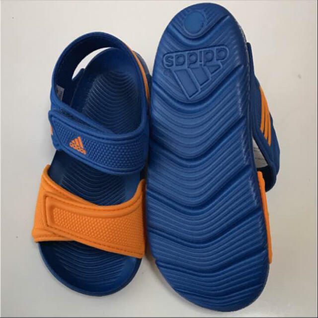 adidas(アディダス)の新品   17㎝ アディダス   アクワ   サンダル   キッズ キッズ/ベビー/マタニティのキッズ靴/シューズ(15cm~)(サンダル)の商品写真