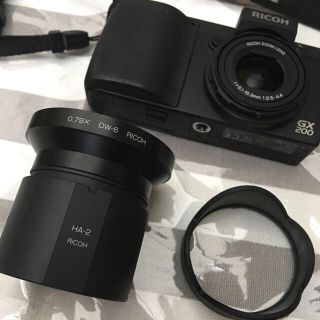 リコー(RICOH)のRicoh GX200カメラ本体、ズームレンズ、フード＆アダプターセット(コンパクトデジタルカメラ)