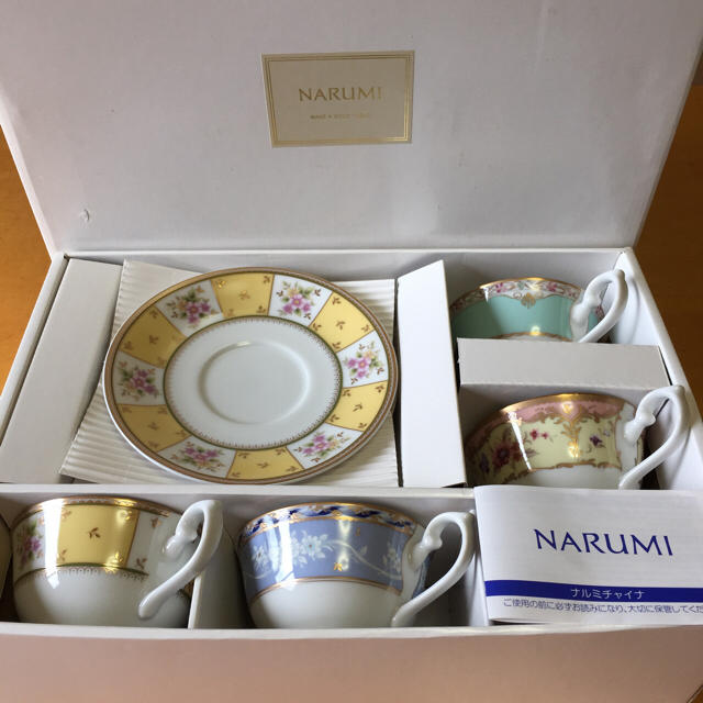 NARUMI(ナルミ)のAkky様専用です。NARUMI カップ＆ソーサ ケーキ皿 セット インテリア/住まい/日用品のキッチン/食器(食器)の商品写真