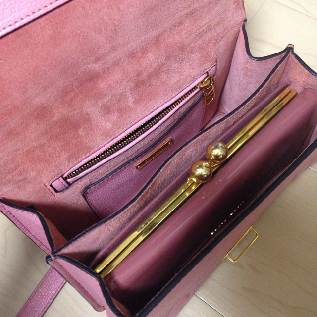 miumiu(ミュウミュウ)の❤︎miumiu マドラス ショルダーバッグ ❤︎ レディースのバッグ(ショルダーバッグ)の商品写真