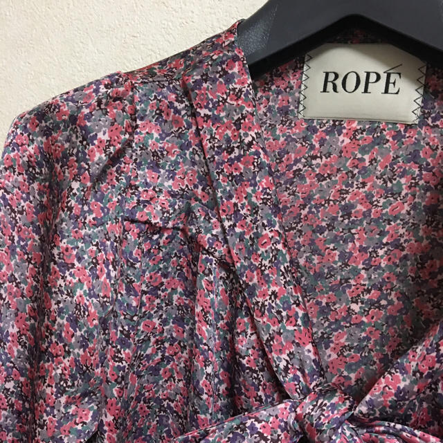 ROPE’(ロペ)のロペ 小花柄 リボンブラウス リバティ風 レディースのトップス(シャツ/ブラウス(長袖/七分))の商品写真