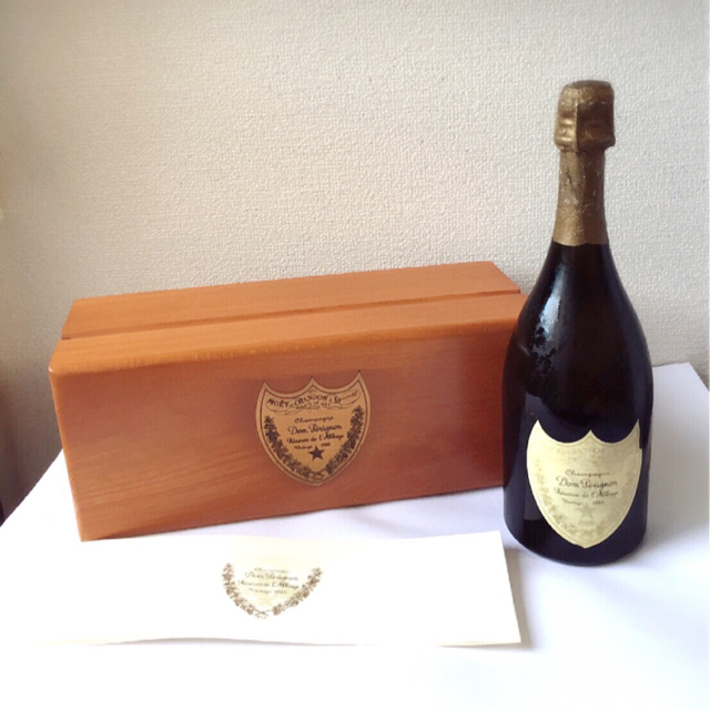 Dom Pérignon(ドンペリニヨン)のドンペリ ゴールド（レゼヴドラベイ）1985年 食品/飲料/酒の酒(シャンパン/スパークリングワイン)の商品写真