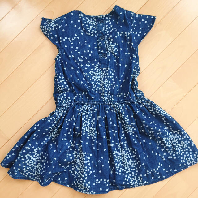 Old Navy(オールドネイビー)のオールドネイビー♡デニムワンピース♡ハート柄♡110 120 半袖 フリル キッズ/ベビー/マタニティのキッズ服女の子用(90cm~)(ワンピース)の商品写真