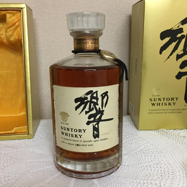 サントリー(サントリー)の【未開封、送料無料】サントリー 響 旧ボトル 700ml 食品/飲料/酒の酒(ウイスキー)の商品写真