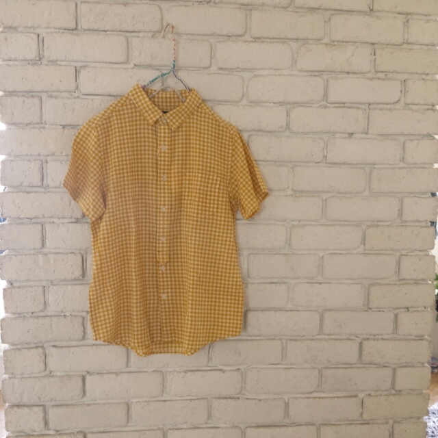 CUBE SUGAR(キューブシュガー)の黄色いギンガムのシャツ レディースのトップス(シャツ/ブラウス(半袖/袖なし))の商品写真