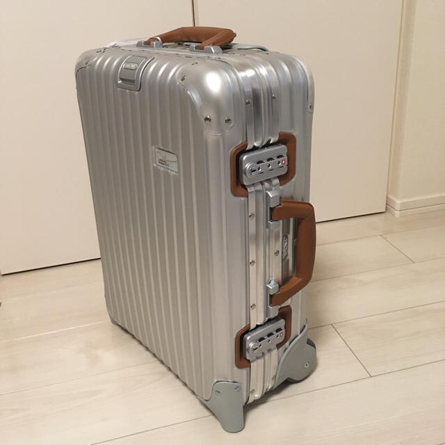 [新品]RIMOWAとドイツ・ルフトハンザ航空がコラボ 32L