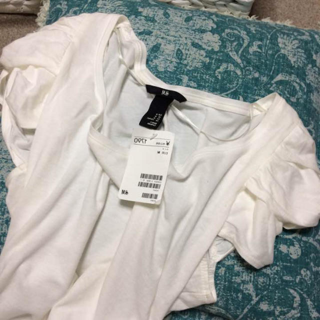 H&M(エイチアンドエム)のパフスリーブTシャツ レディースのトップス(カットソー(半袖/袖なし))の商品写真