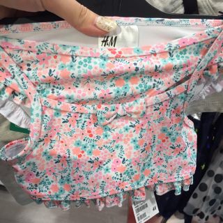 エイチアンドエム(H&M)の新品H&Mキッズ♡⃛小花女の子用ビキニ水着(水着)