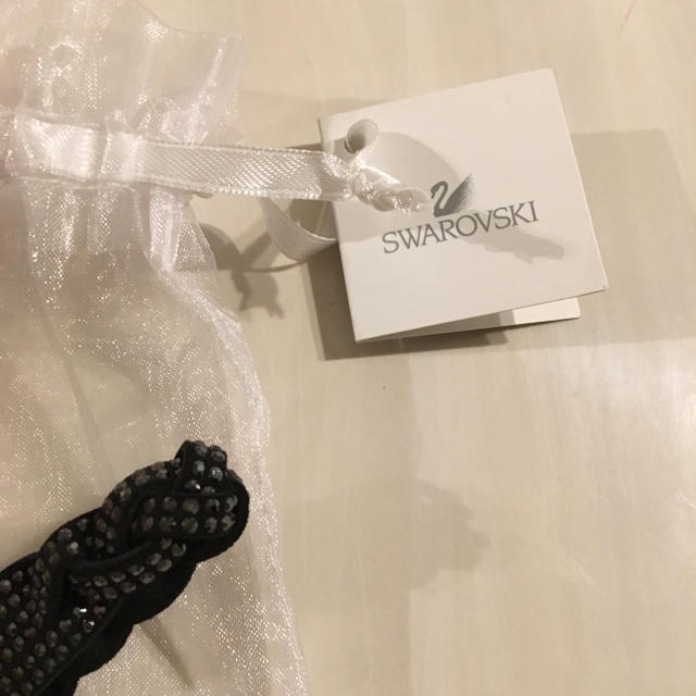 SWAROVSKI(スワロフスキー)のスワロフスキー SWAROVSKI キーリング ブラック スマホ/家電/カメラのスマホアクセサリー(ストラップ/イヤホンジャック)の商品写真