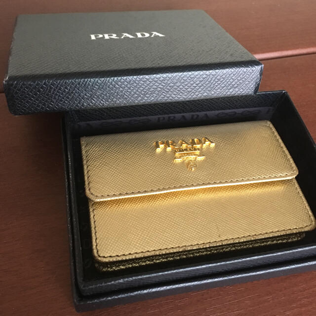 PRADA(プラダ)のPRADA プラダ カードケース 名刺入れ ゴールド  レディースのファッション小物(名刺入れ/定期入れ)の商品写真