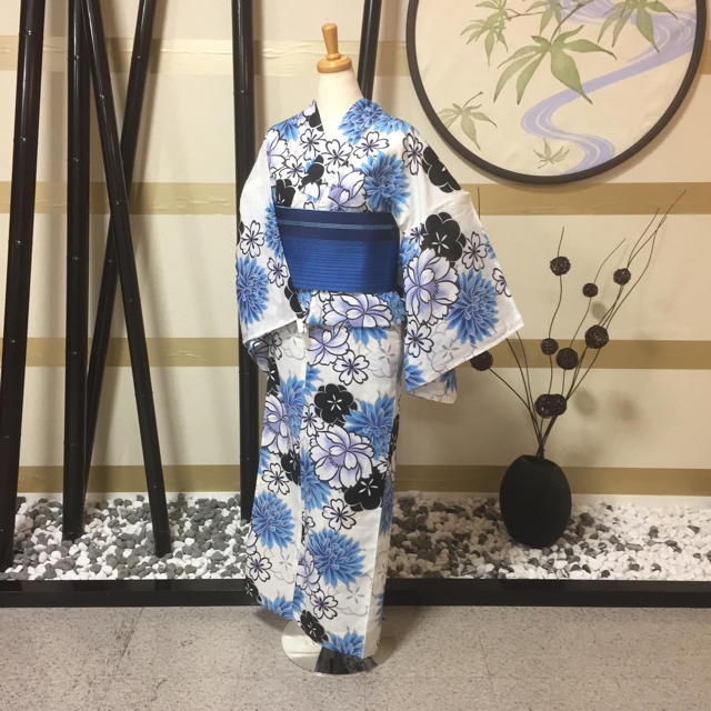 ☆現品限り☆新品 白地青系花模様 女性用浴衣フリーサイズの通販 by