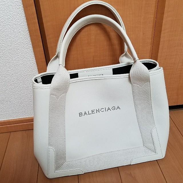Balenciaga(バレンシアガ)のBALENCIAGA トート♡ホワイト レディースのバッグ(トートバッグ)の商品写真