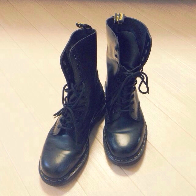 Dr.Martens(ドクターマーチン)の年中大活躍‼︎ マーチン10ホール レディースの靴/シューズ(ブーツ)の商品写真