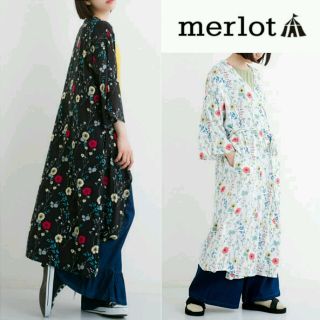 メルロー(merlot)の今季新作♡メルロー 夏用ガウン ボタニカル柄 白(ロングワンピース/マキシワンピース)