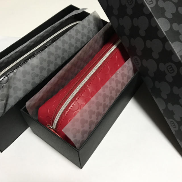 【ららママ様専用】ミッキー模様 ペンケース 赤黒セット インテリア/住まい/日用品の文房具(ペンケース/筆箱)の商品写真