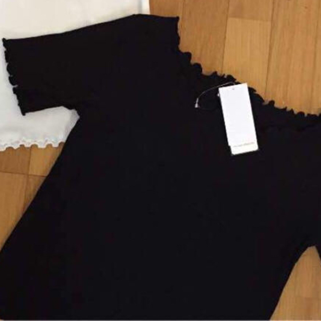今期☆メローTシャツ 半袖 フリル リブ モノトーン ホワイトブラックセット レディースのトップス(Tシャツ(半袖/袖なし))の商品写真