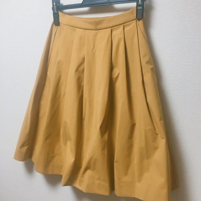 UNIQLO(ユニクロ)のUNIQLO スカート マスタード レディースのスカート(ひざ丈スカート)の商品写真