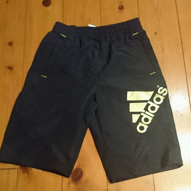 adidas(アディダス)のadidas ハーフパンツ★ 130 キッズ/ベビー/マタニティのキッズ服男の子用(90cm~)(パンツ/スパッツ)の商品写真