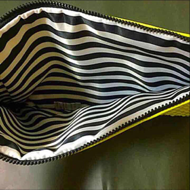 Victoria's Secret(ヴィクトリアズシークレット)のVictoria's secret新品未使用タグ付きお値下 レディースのバッグ(クラッチバッグ)の商品写真