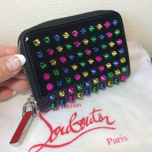 Christian Louboutin(クリスチャンルブタン)の【Louboutin】ブラック✖️マルチカラースタッズコインケース☆良品‼️ レディースのファッション小物(コインケース)の商品写真