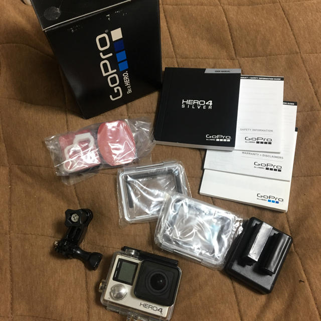 GoPro(ゴープロ)のgopro hero4 SILVER スマホ/家電/カメラのカメラ(コンパクトデジタルカメラ)の商品写真