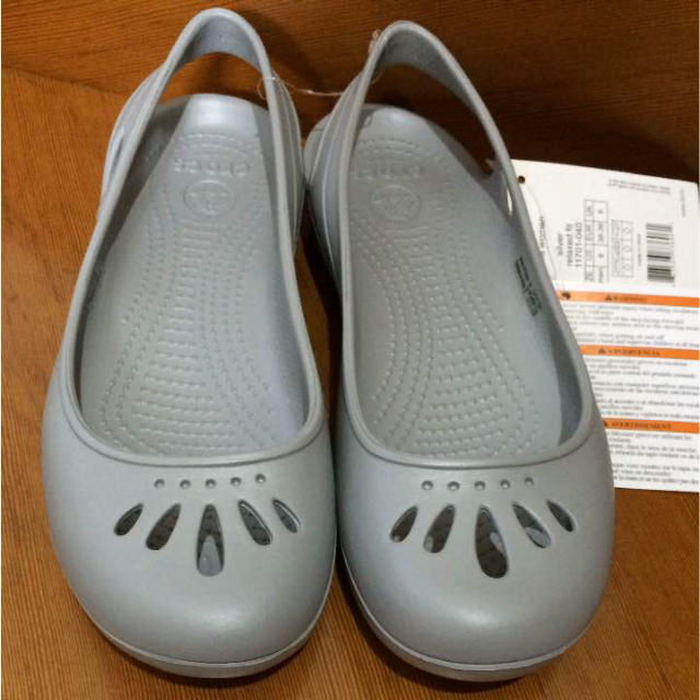 crocs(クロックス)の新品！crocs W8 レディースの靴/シューズ(サンダル)の商品写真