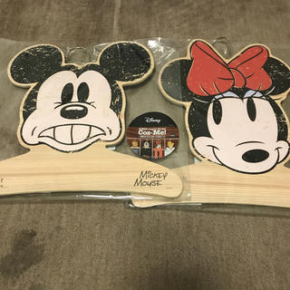 ディズニー(Disney)のディズニー木製ハンガー ミッキー&ミニー(押し入れ収納/ハンガー)