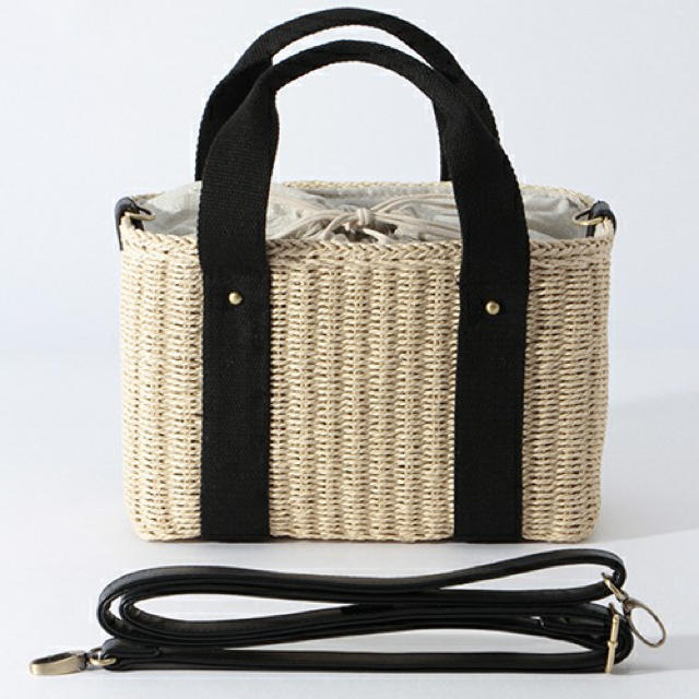 ikka(イッカ)のIKKA雑材スクエアトートショルダーバック レディースのバッグ(かごバッグ/ストローバッグ)の商品写真