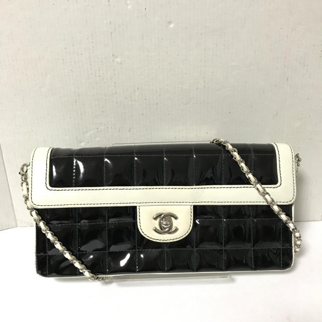 CHANEL(シャネル)の美品 シャネル チョコバー チェーンショルダーバッグ パテント レディースのバッグ(ショルダーバッグ)の商品写真