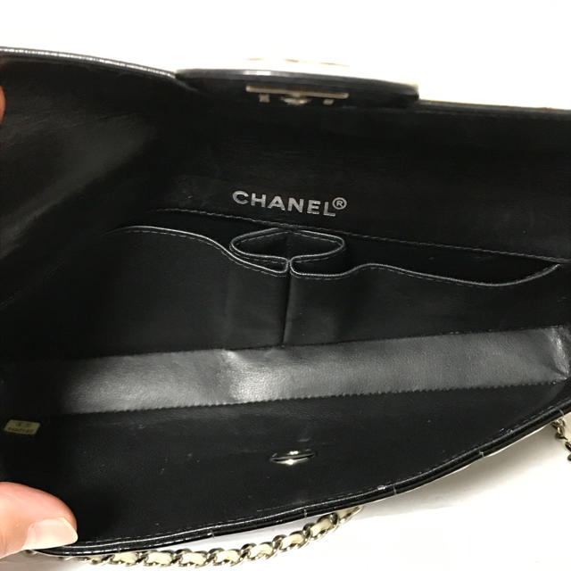 CHANEL(シャネル)の美品 シャネル チョコバー チェーンショルダーバッグ パテント レディースのバッグ(ショルダーバッグ)の商品写真