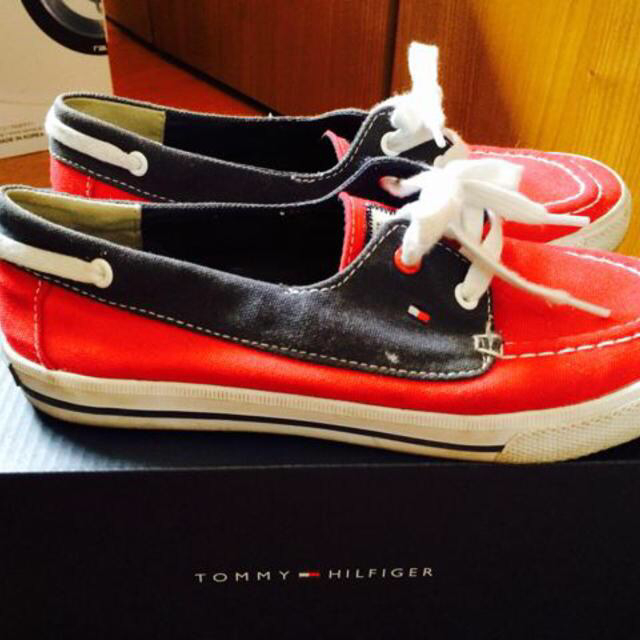 TOMMY HILFIGER(トミーヒルフィガー)のTOMMYHILFIGERデッキシューズ レディースの靴/シューズ(スニーカー)の商品写真