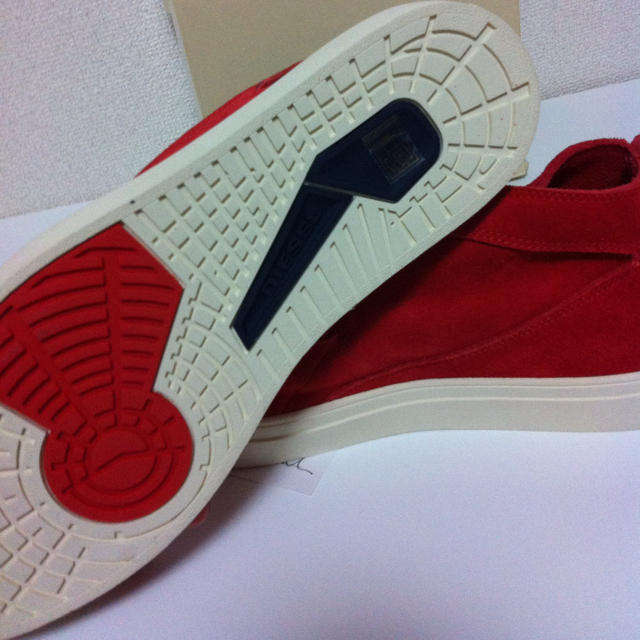 DIESEL(ディーゼル)の新品未使用❤ディーゼル❤赤シューズ❤ レディースの靴/シューズ(スニーカー)の商品写真