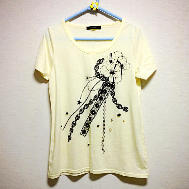 PAGEBOY(ページボーイ)の未使用☆ビーズ付Tシャツ＊PAGEBOY レディースのトップス(Tシャツ(半袖/袖なし))の商品写真