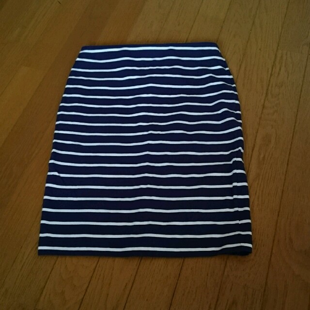 UNIQLO(ユニクロ)のUNIQLO ボーダー スカートネイビー/ホワイト レディースのスカート(ひざ丈スカート)の商品写真