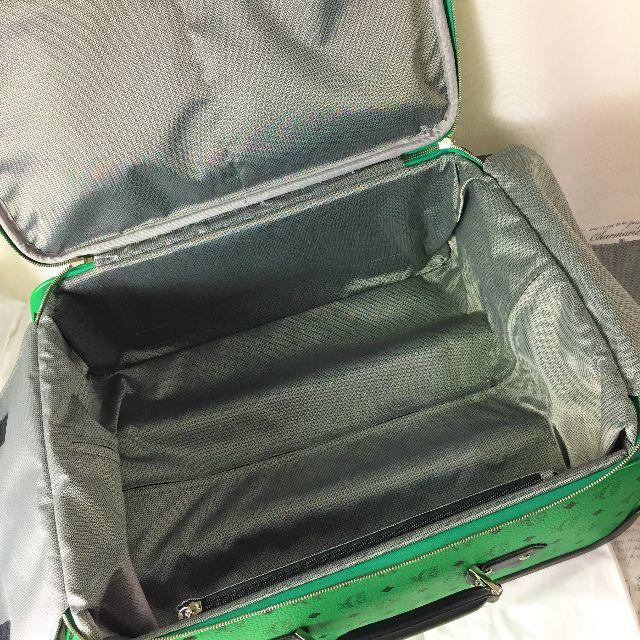 MCM(エムシーエム)の美品 希少品 MCM キャリーバッグ トロリーケース レザー グリーン　882 レディースのバッグ(スーツケース/キャリーバッグ)の商品写真