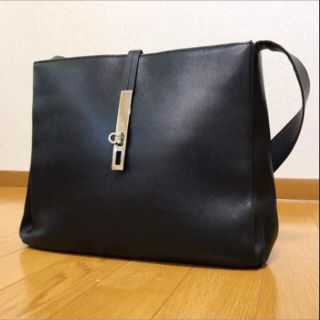 サルヴァトーレフェラガモ(Salvatore Ferragamo)のSalvatore Ferragamo/イタリア製/ショルダーバッグ/送料込み(ショルダーバッグ)