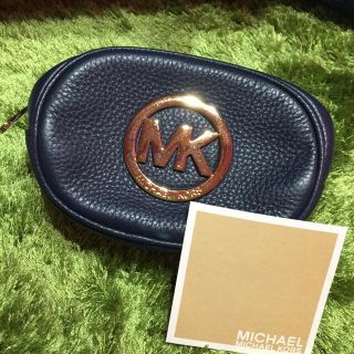 マイケルコース(Michael Kors)のMICHAEL KORS ビッグロゴポーチ ネイビー(๑´ω`๑)(ポーチ)