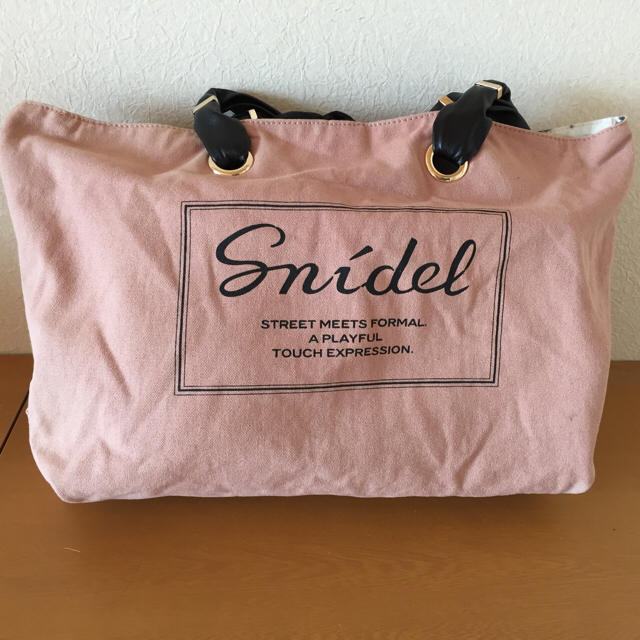 SNIDEL(スナイデル)のスナイデル リバーシブル リボントート レディースのバッグ(トートバッグ)の商品写真