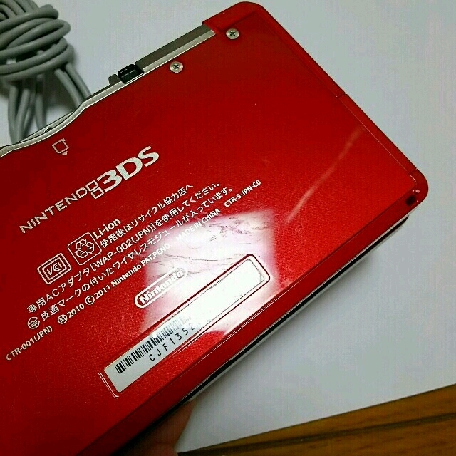 任天堂(ニンテンドウ)の中古～ニンテンドー3DS本体～レッド エンタメ/ホビーのゲームソフト/ゲーム機本体(携帯用ゲーム機本体)の商品写真