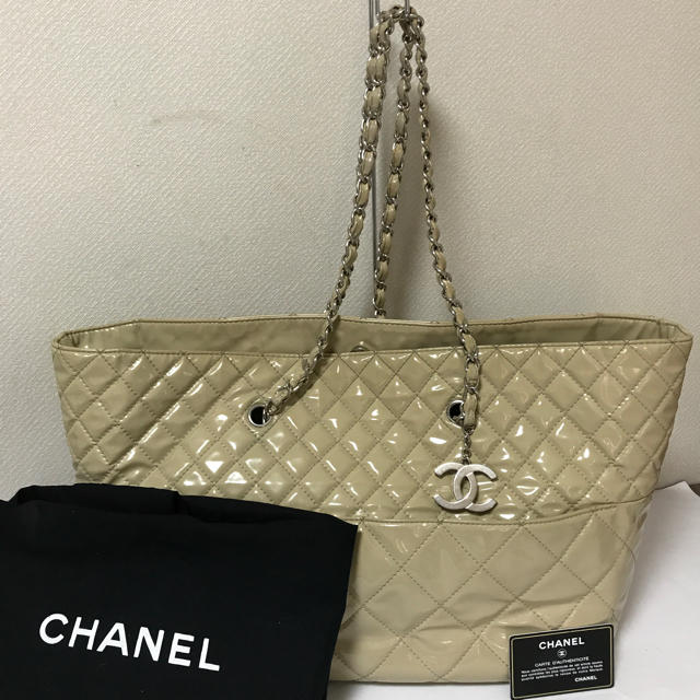 CHANEL(シャネル)の定番 シャネル マトラッセ チェーンショルダーバッグ パテント レディースのバッグ(ショルダーバッグ)の商品写真