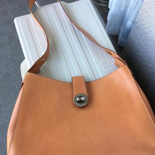 セリーヌ(celine)の中古  セリーヌ レザー ロゴ 丸金具 ショルダー バッグ(ショルダーバッグ)